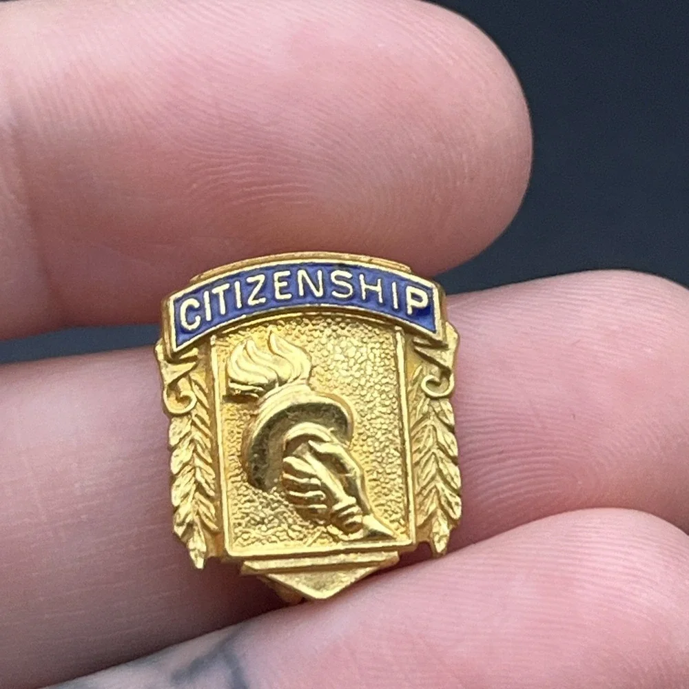 American Citizenship Gold Tone‎ Lapel Hat Pin